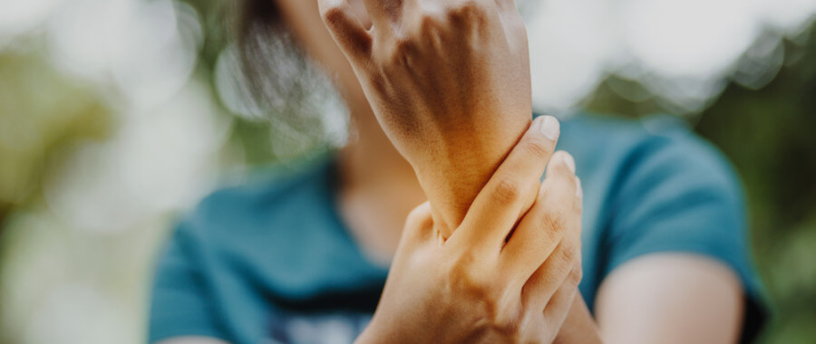 Young woman with inflammatory arthritis